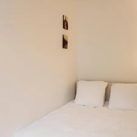 Pretty Nest Close To Pere-lachaise *
