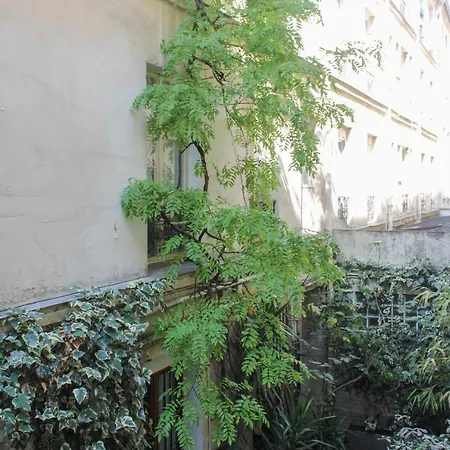 Pretty Nest Close To Pere-lachaise Párizs